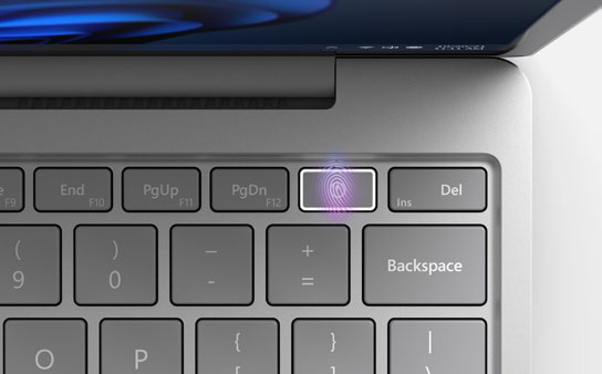 Secured-Core-PC 
Entlasten Sie Ihre IT-Teams und schützen Sie Ihre Daten mit Surface Laptop Go 2, einem Secured-Core-PC mit One-Touch-Anmeldung und einer entnehmbaren Festplatte.